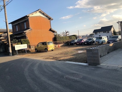 第二駐車場は地面が土ですので、雨の日はご注意ください。