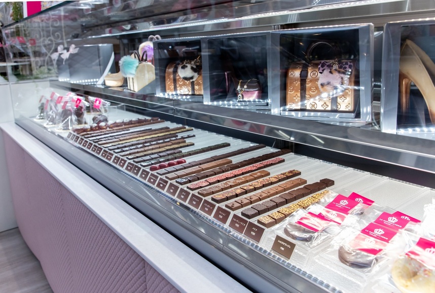 焼き菓子、ケーキ、そして第三の柱がショコラ。